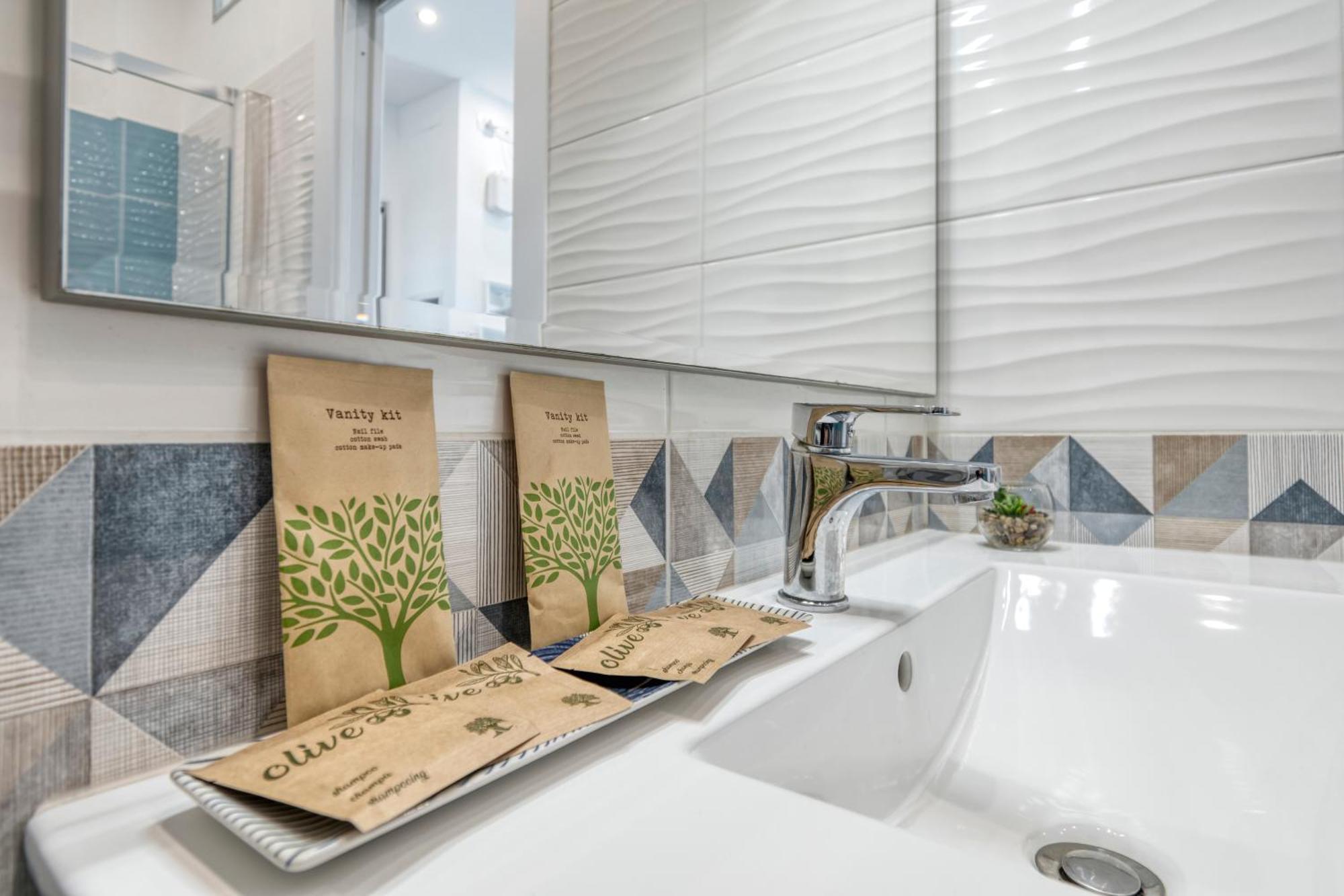 Front Station Apartment - Stazione Centrale Di 볼로냐 외부 사진