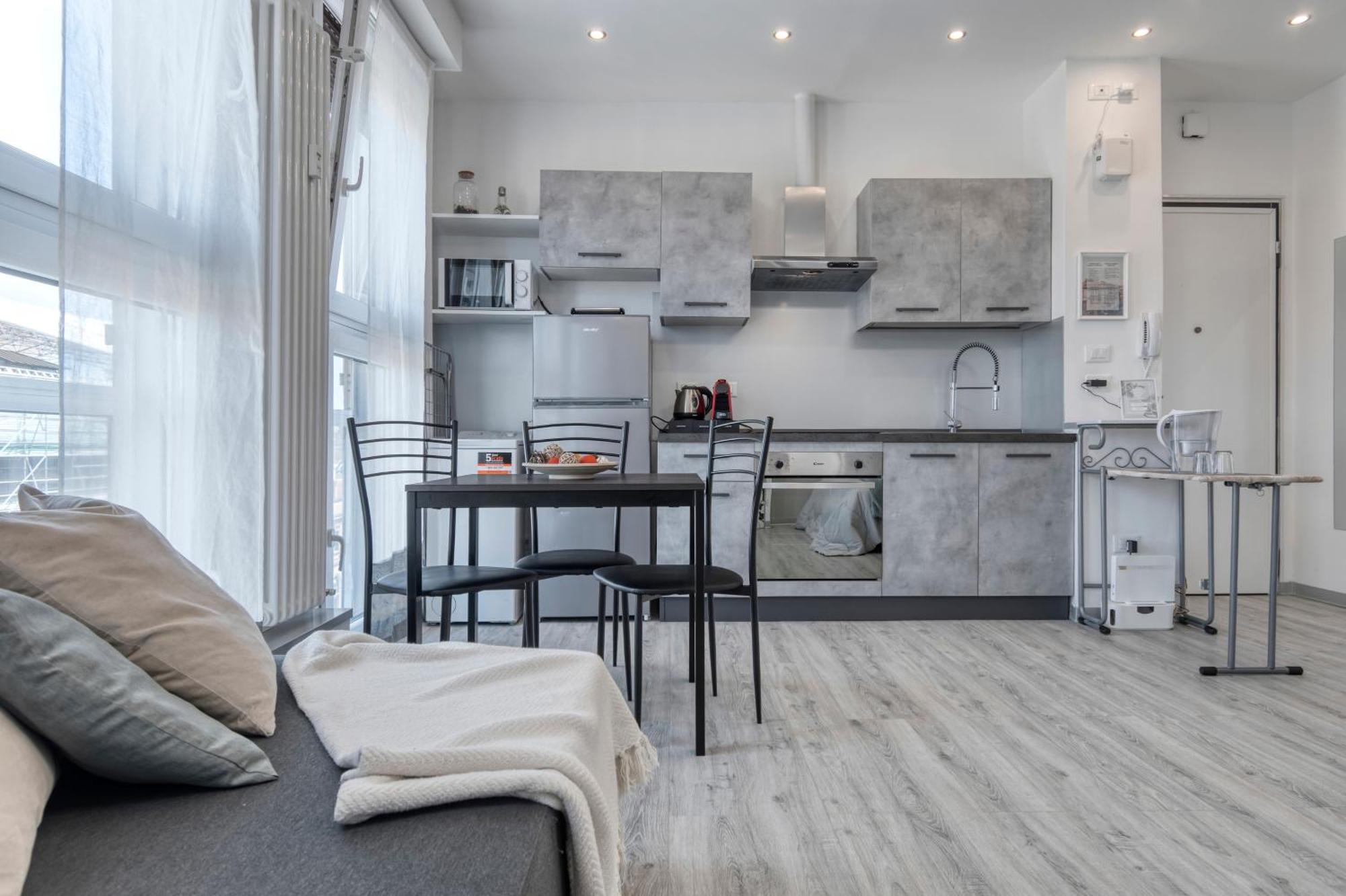 Front Station Apartment - Stazione Centrale Di 볼로냐 외부 사진